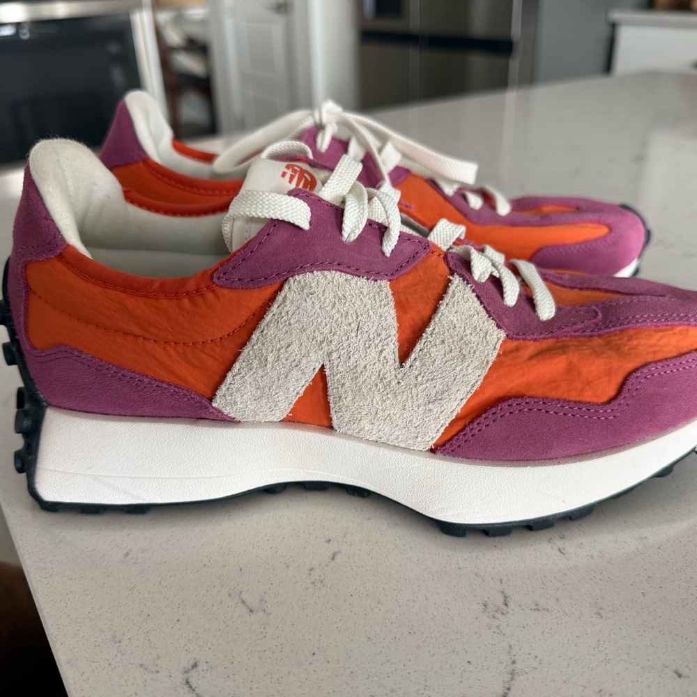 New Balance 327 Scorpio/Cayenne colorway. Women’s size 9.